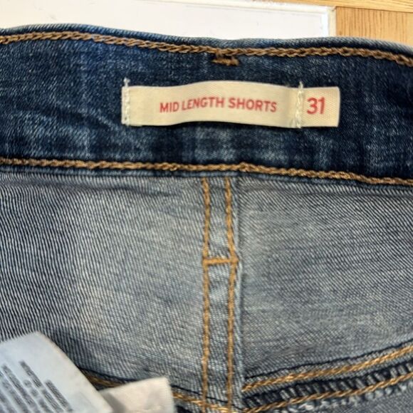 Levi’s Women’s Mid Length Shorts Size 31 Waist - Picture 4 of 8